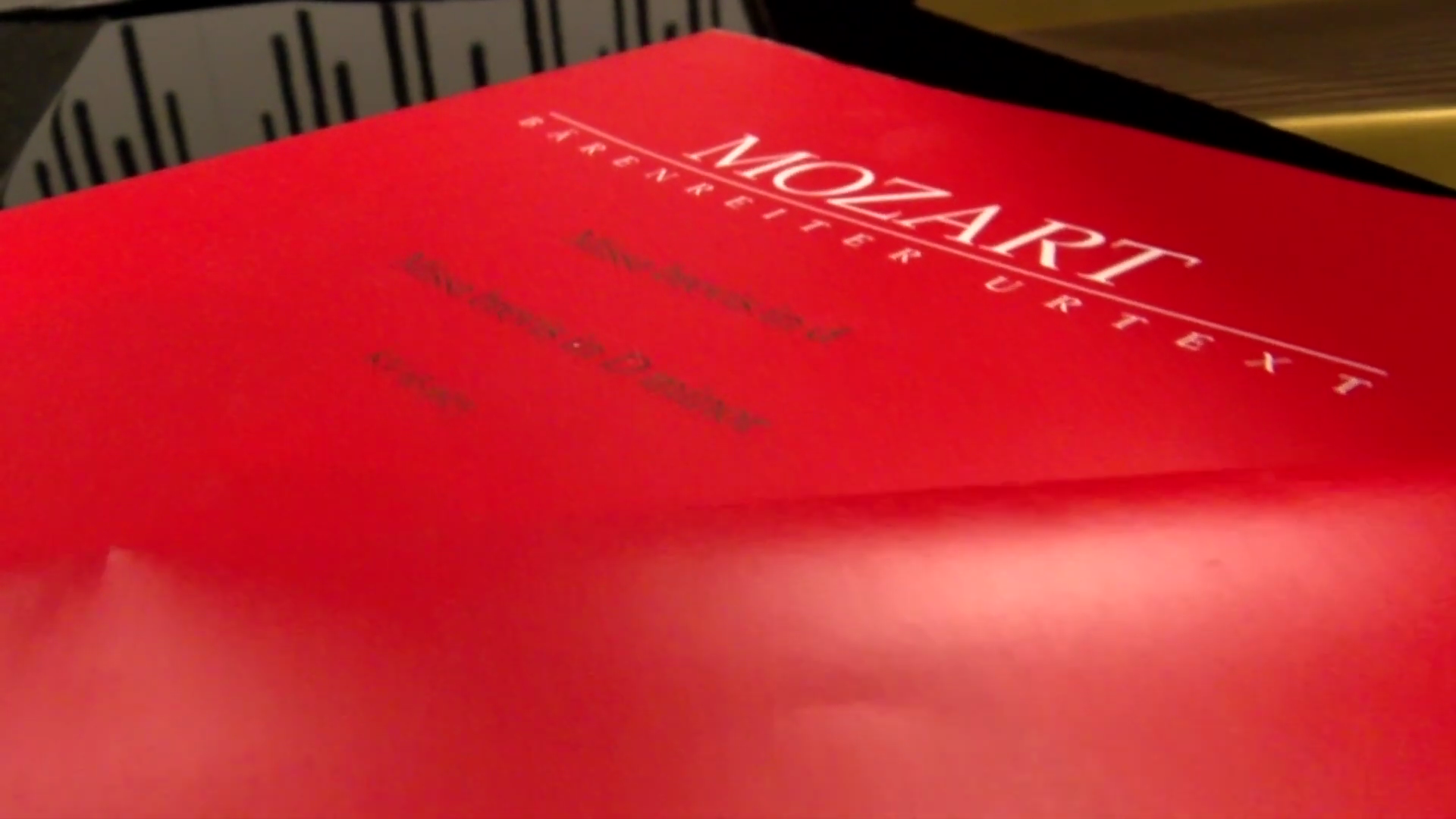 為什麼要是莫扎特小彌撒曲？它們有什麼特別的價值？聽了現場的音樂，給莫扎特的音符拍動過腦袋，覺得這個計劃，非常有價值。